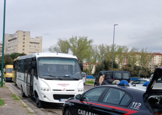 Scampia, blitz davanti alle scuole: scoperti 7 mezzi abusivi su 18