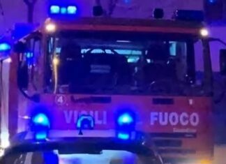 Giugliano, incendio in casa: mamma e bimbo feriti