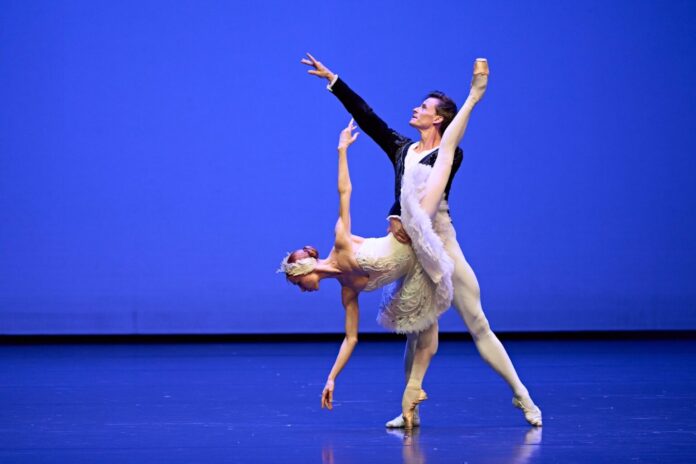 Dancers-Iana-Salenko-e-Marian-Walter-Ph-Admil-Kuyler-1536x1023
