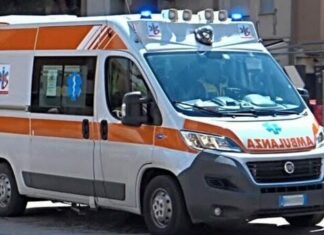 Pozzuoli, auto travolge una coppia sul marciapiede: arrestato 43enne per tentato omicidio