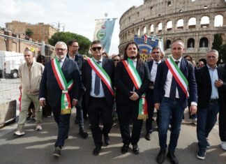 Campi Flegrei ,i sindaci replicano a Musumeci: «Avevamo già comunicato la manifestazione al Governo»