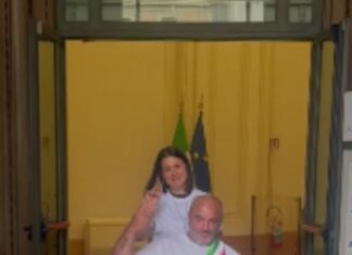 Campi Flegrei, la voce dei cittadini arriva al Governo: Antonio consegna il documento a Roma