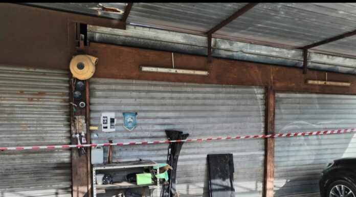Pozzuoli, scoperta officina abusiva a Monterusciello: sequestrati locali e rifiuti pericolosi